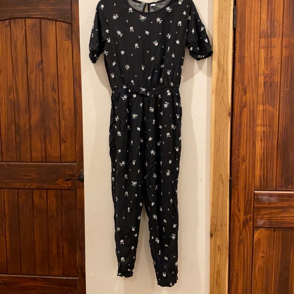 Old navy flowered romper size S